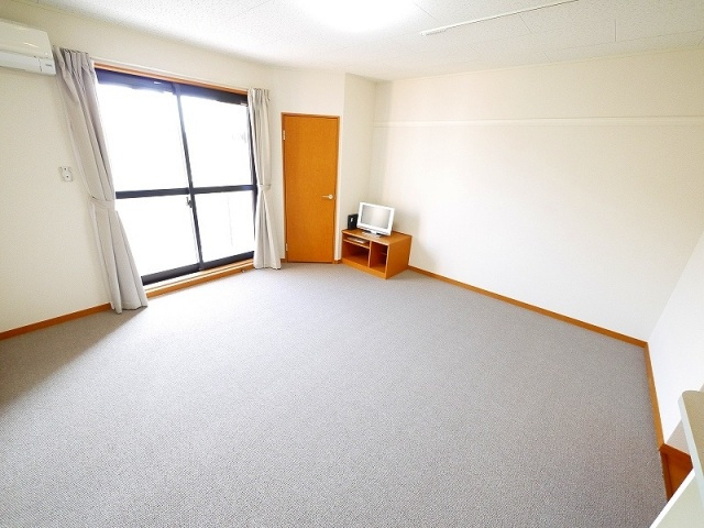 レオパレスケルンの寝室|落ち着いて過ごせるお部屋なので、寝室にいかがでしょうか