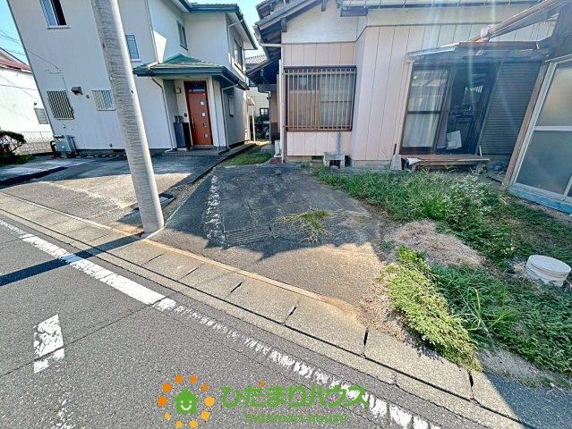 加須市礼羽　中古一戸建ての駐車場