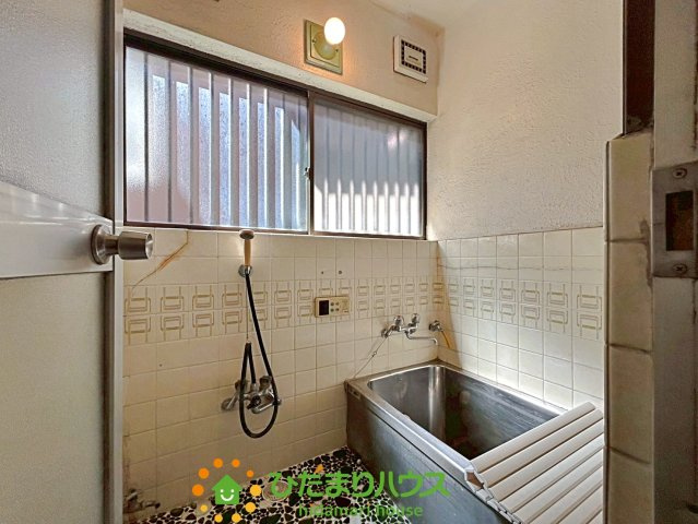 加須市礼羽　中古一戸建ての浴室