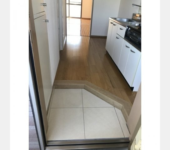 サンヒルズ赤塚の玄関