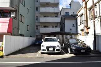 【駐車場】 | 自転車置き場。マンションの共用部にあたります。空きの有無や駐輪料金、各戸の台数制限などについては、改めてお問い合わせください。～即日のご見学可能～　お問合せはお気軽にどうぞ。
