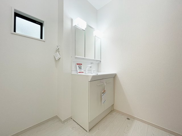 新築戸建・新築建売　福島市宮代3期　QUADRIFOGLIO　全6棟の独立洗面台