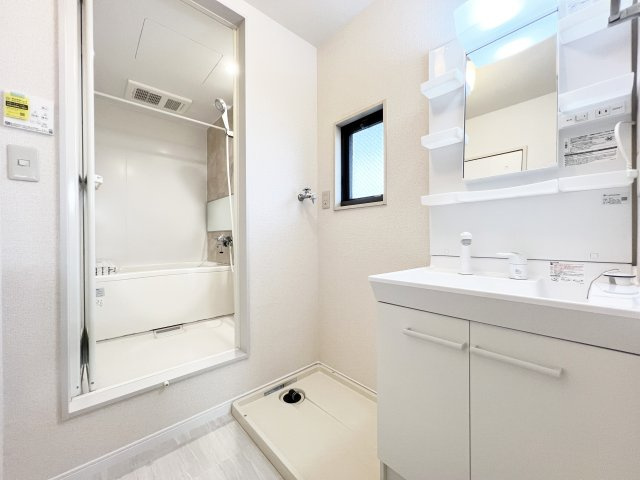 コーポサフランの洗面所|シャワー付洗面台