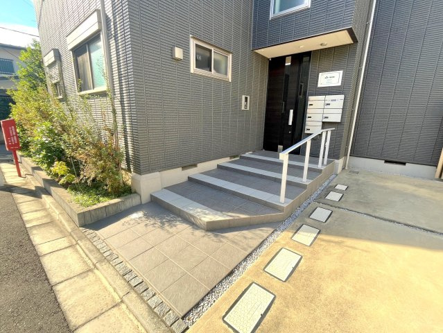 ラ　レーヌのエントランス
