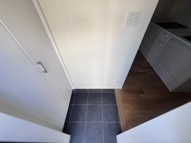 明石市西明石西町２丁目のハイツの玄関