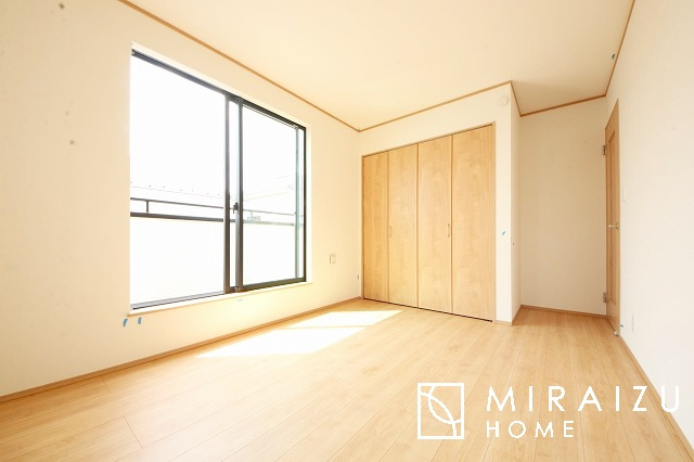 【寝室】 | 建物完成につき、実際のお部屋をごゆっくりご見学いただけます。お休みの日にご家族で見学はいかがでしょう。