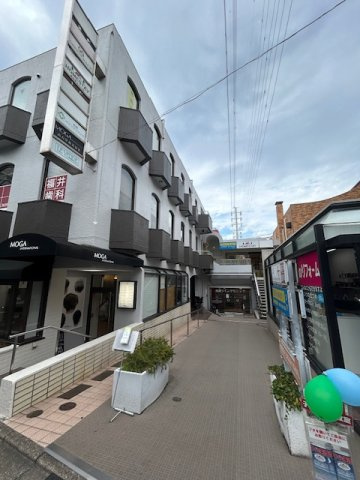 成城ピアッツァの外観