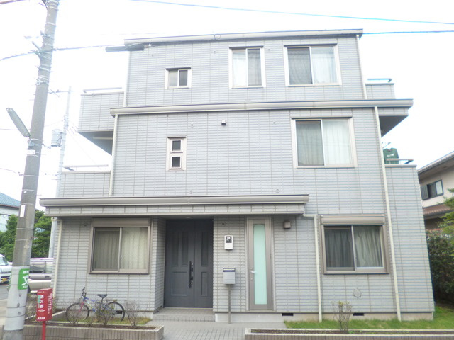 Domicile Bel Airの外観|3階建ての重厚感のある外観