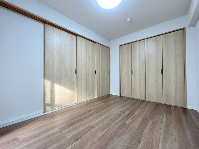 モアステージ吉川ライネスハイムB棟の洋室|リビング横の洋室5.8帖