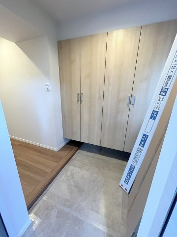 モアステージ吉川ライネスハイムB棟の玄関|トールタイプのシューズボックスでたっぷり収納出来ます