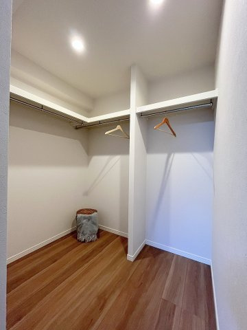 モアステージ吉川ライネスハイムB棟の収納|季節物の大物家電の収納にも便利なウォークインクローゼット付