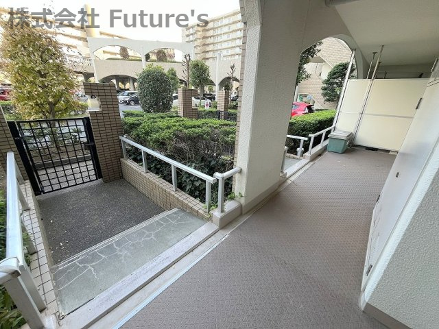 モアステージ吉川ライネスハイムB棟のエントランス|駐車場からすぐのお部屋です