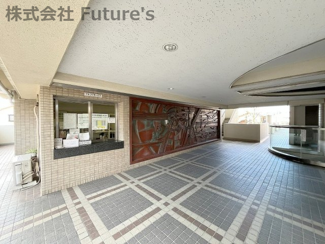 モアステージ吉川ライネスハイムB棟のエントランス|ビッグコミュニティのマンションです