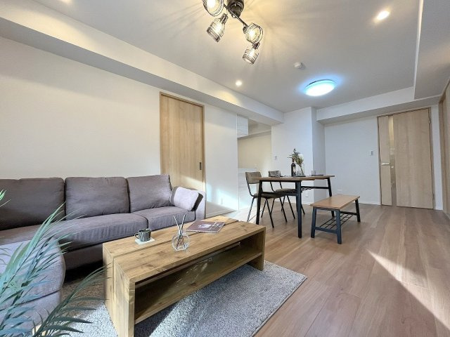 モアステージ吉川ライネスハイムB棟の居間・リビング|家族団らんで過ごすリビングは15.7帖の広さを確保