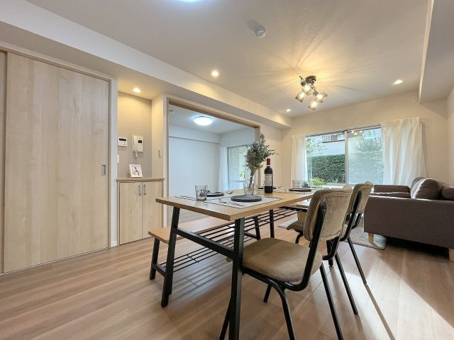 モアステージ吉川ライネスハイムB棟の居間・リビング|収納充実なリビングです