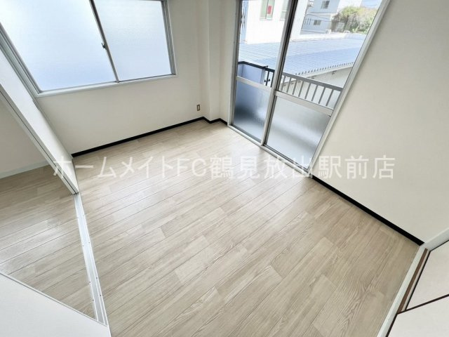 メゾンドリュウ鶴見の洋室