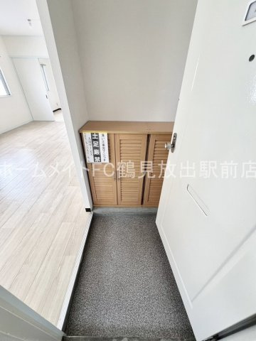 メゾンドリュウ鶴見の玄関