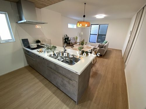 【居間・リビング】 | 【仲介手数料０円】平塚市第1諏訪町　新築一戸建て　全2棟 | 平塚市第1諏訪町　新築一戸建て　全2棟