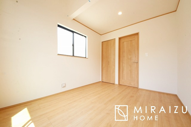 【洋室】 | 平日・休日問わず、いつでもご見学が出来ます♪☆実際に見て、触れて感じる安心のお住まい探しを体験して下さい♪☆物件情報だけでなく、地域の特色などなどエリア情報もお伝え出来たら嬉しいです♪