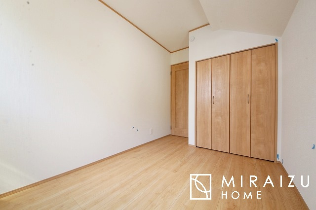 【寝室】 | 建物完成につき、実際のお部屋をごゆっくりご見学いただけます。お休みの日にご家族で見学はいかがでしょう。