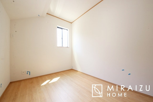 【洋室】 | 建物完成につき、実際のお部屋をごゆっくりご見学いただけます。お休みの日にご家族で見学はいかがでしょう。