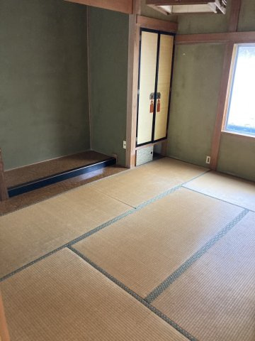黒部市飯沢貸家の和室|柔らかい畳が心地よい和室