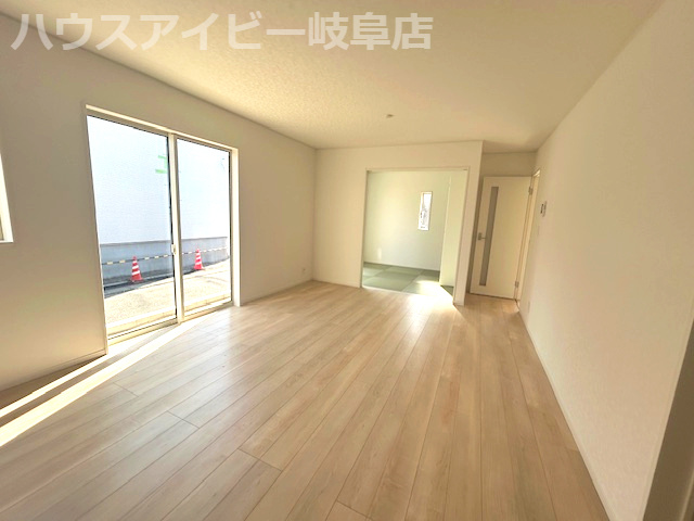 【居間・リビング】の画像