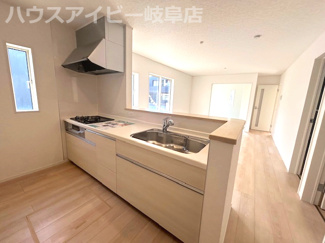 【キッチン】 | 羽島市竹鼻町新築建売全3棟！竹鼻駅まで徒歩8分！暮らしやすい環境整っております♪お車スペース4台可能 | 羽島市竹鼻町新築建売全3棟！竹鼻駅まで徒歩8分！暮らしやすい環境整っております♪お車スペース4台可能
