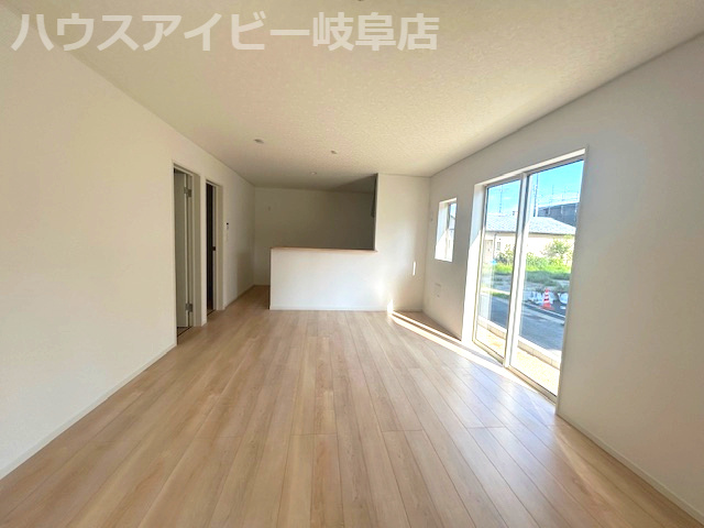 【居間・リビング】の画像