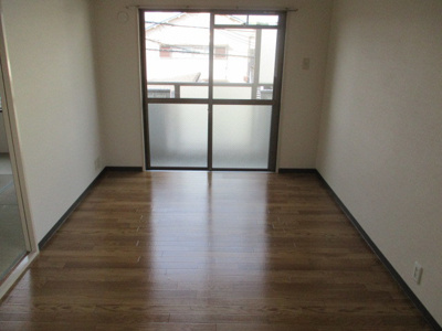 【居間・リビング】 | 豊二ハイツ | 日当たり良好の居室です