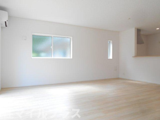 【居間・リビング】 | 西郷村羽太新築一戸建て2棟 | こちらのリビングで趣味の時間をお楽しみください