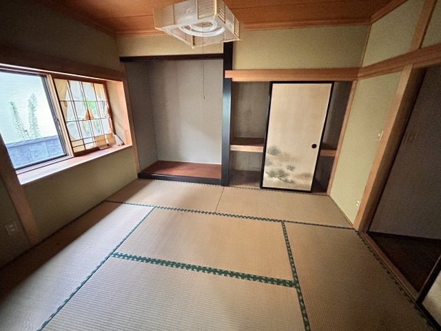【和室】 | 【中古住宅】古川福沼 | 床の間がある部屋で、押し入れもあります。