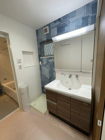 甲斐田新町　未入居一戸建ての脱衣所|シャワー付き洗面化粧台　洗濯機置き場
■物件内覧・資金計画相談・住宅ローン相談、リフォーム相談、お問合せ受付中■
※当日・翌日のご内覧、ご相談はお電話でのお問合せがスムーズです！