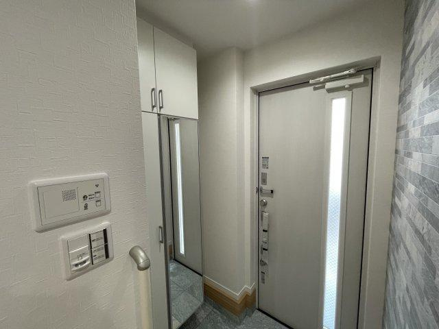 甲斐田新町　未入居一戸建ての玄関|シューズインクローゼット
■物件内覧・資金計画相談・住宅ローン相談、リフォーム相談、お問合せ受付中■
※当日・翌日のご内覧、ご相談はお電話でのお問合せがスムーズです！