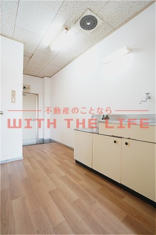 森永ハイツ【キャンペーン対象物件】の居間・リビング|使いやすいキッチンです