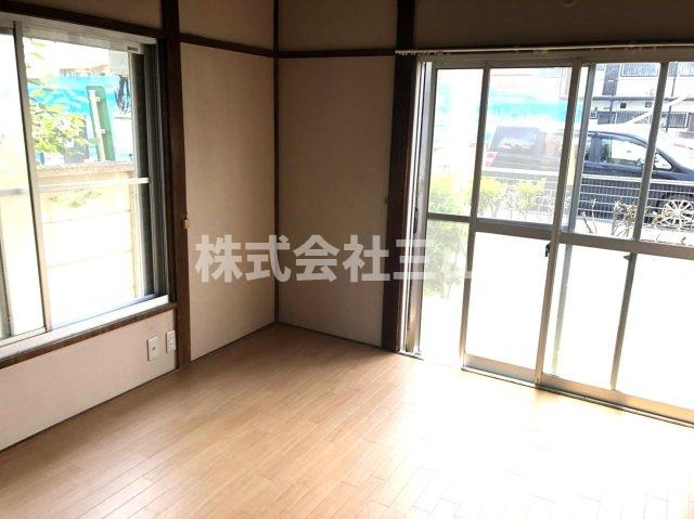 山下イーストの居間・リビング