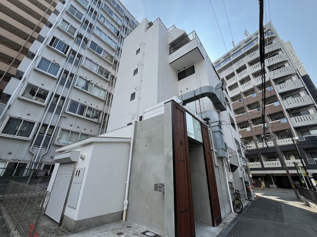 大阪市北区菅栄町の店舗事務所の外観