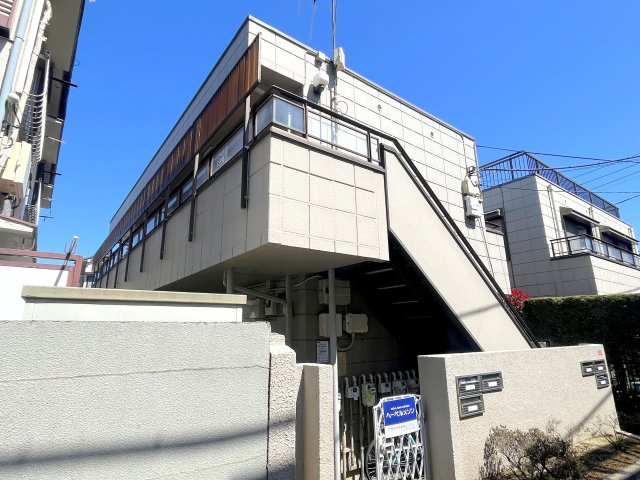 メゾンファミーユの外観|★ＨＥＢＥＬ　ＨＡＵＳの賃貸住宅へーベルメゾン★