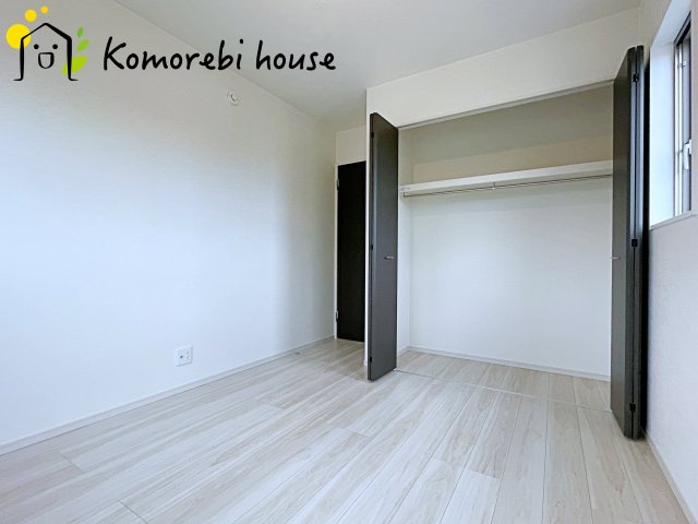 さいたま市西区三橋　1期　新築一戸建て　01の洋室|収納付きでゆとりのある空間。寝室としても、子ども部屋としても使え、衣類やおもちゃもスッキリ片付く快適な部屋。