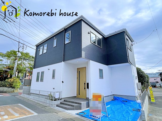 さいたま市西区三橋　1期　新築一戸建て　01の外観|モノトーンの外観は、洗練されたデザインと落ち着きのある雰囲気を両立。シンプルだからこそ、日々の暮らしの中で光や影が美しく映え、住む人の心に安らぎをもたらします。