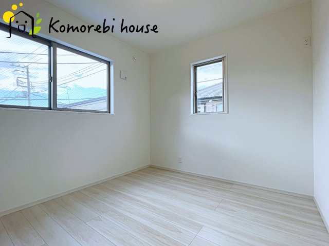 さいたま市西区三橋　1期　新築一戸建て　01の子供部屋|自然光が心地よく入る子ども部屋は、学習・遊び・睡眠をしっかり支える快適環境。シンプル設計でレイアウトも変えやすく、成長に合わせて長く使える利便性の高い一室です。