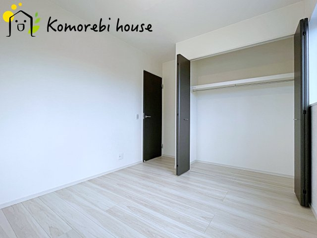 さいたま市西区三橋　1期　新築一戸建て　01の子供部屋|寝室としても、子ども部屋としても使えるゆとりの空間。朝は窓から差し込む光で目覚め、夕方は宿題や遊びに集中できる、自分だけの居場所に。