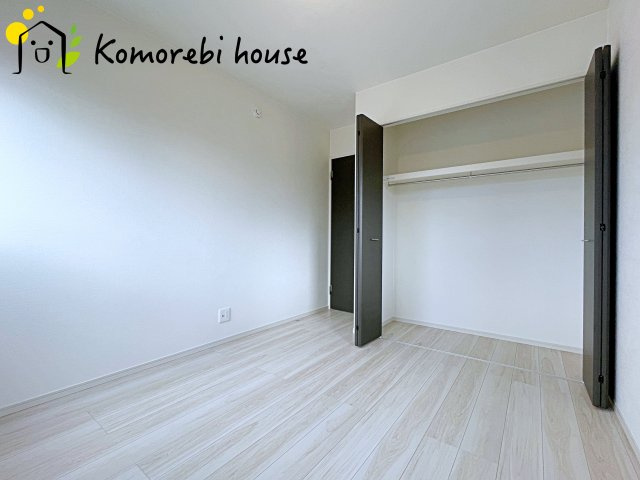 さいたま市西区三橋　1期　新築一戸建て　01の収納|収納付きでゆとりのある空間。寝室としても、子ども部屋としても使え、衣類やおもちゃもスッキリ片付く快適な部屋。