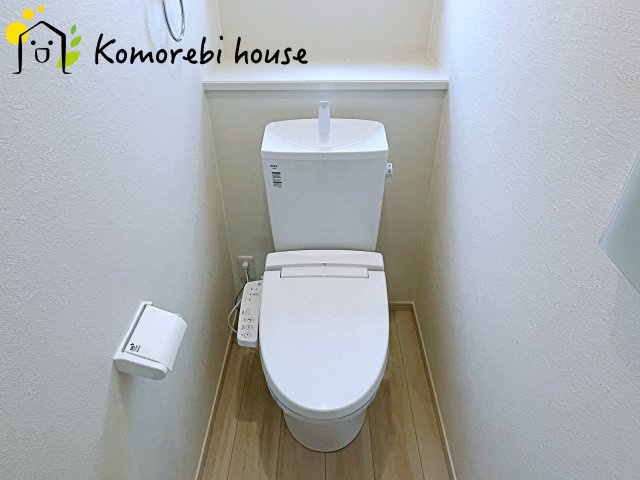 さいたま市西区三橋　1期　新築一戸建て　01のトイレ|2階にもトイレがあることで、朝の混雑が解消し生活動線がスムーズに。新築ならではの間取り設計で、毎日の“プチストレス”が驚くほど減ります。