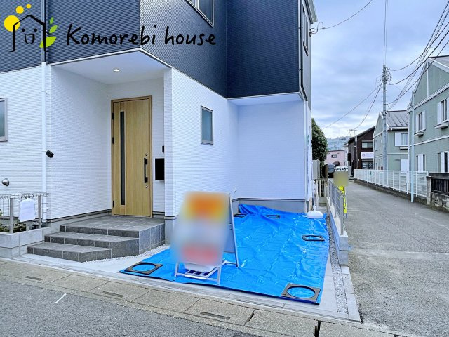 さいたま市西区三橋　1期　新築一戸建て　01の駐車場|敷地内に普通車1台分の駐車スペースを確保。前面道路との動線も良く、毎日の停めやすさを重視した配置です。