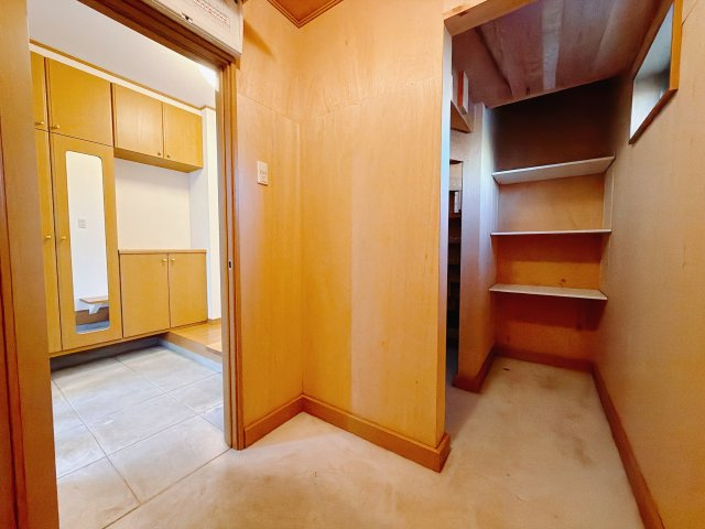 【中古戸建】前橋市上小出町2丁目の収納|■SIC｜S.I.Cはスペースが効率よく使える可動棚仕様！大きめのベビーカーやブーツ、平らなサンダルなど用途に合わせて段の高さが変えられます