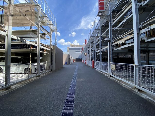 ルネヒューマンズガーデン鶴見の駐車場