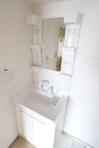 マンションセラヴィの洗面所|同間取り別部屋の参考写真です。
