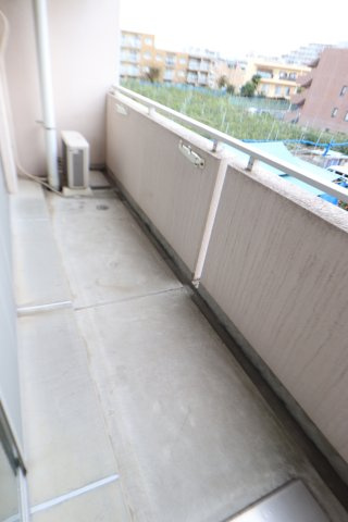 マンションセラヴィのバルコニー|同間取り別部屋の参考写真です。