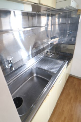マンションセラヴィのキッチン|同間取り別部屋の参考写真です。